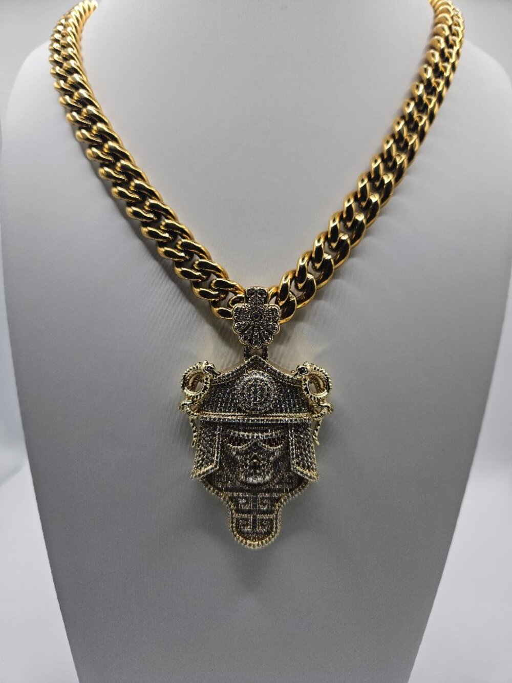 Samurai Warrior Pendant & 26” Cuban Link Chain Set (18K Gold Plated)